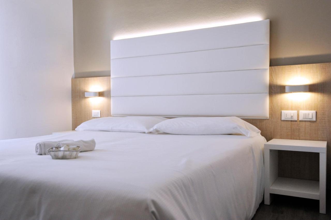 Hotel Etna Каорле Екстериор снимка