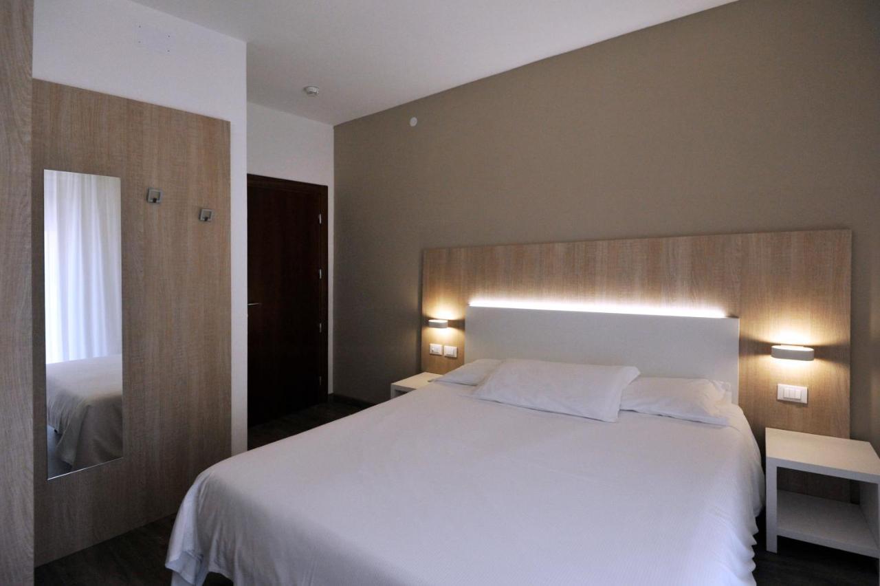 Hotel Etna Каорле Екстериор снимка