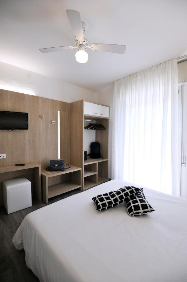 Hotel Etna Каорле Екстериор снимка