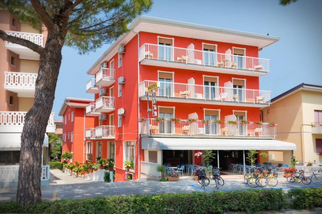 Hotel Etna Каорле Екстериор снимка