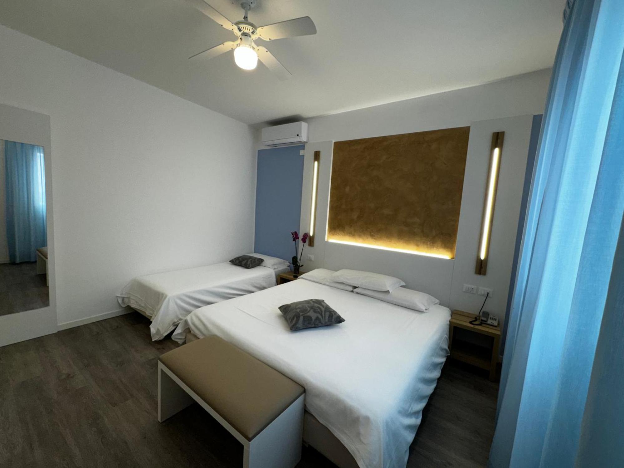 Hotel Etna Каорле Екстериор снимка