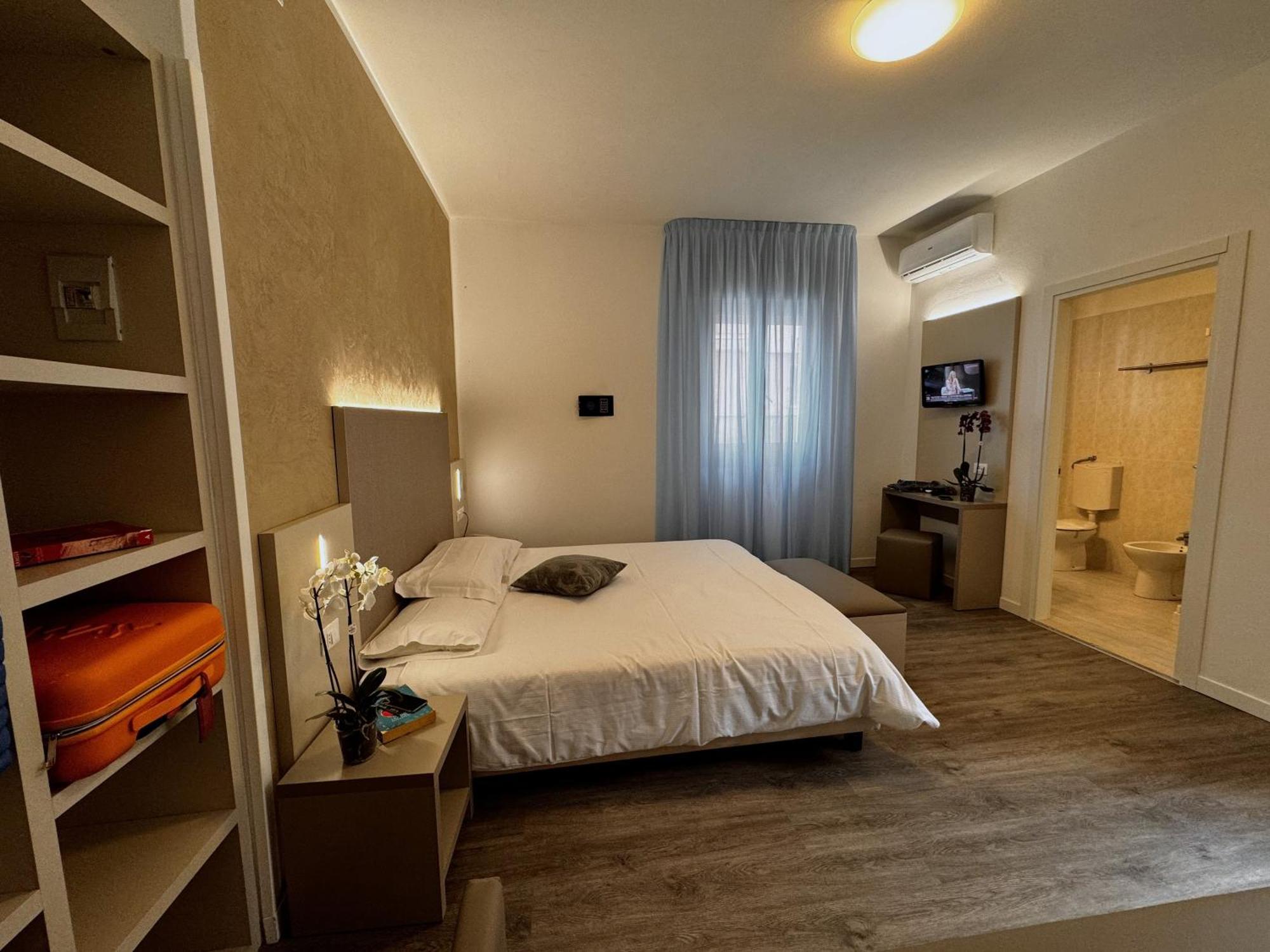 Hotel Etna Каорле Екстериор снимка