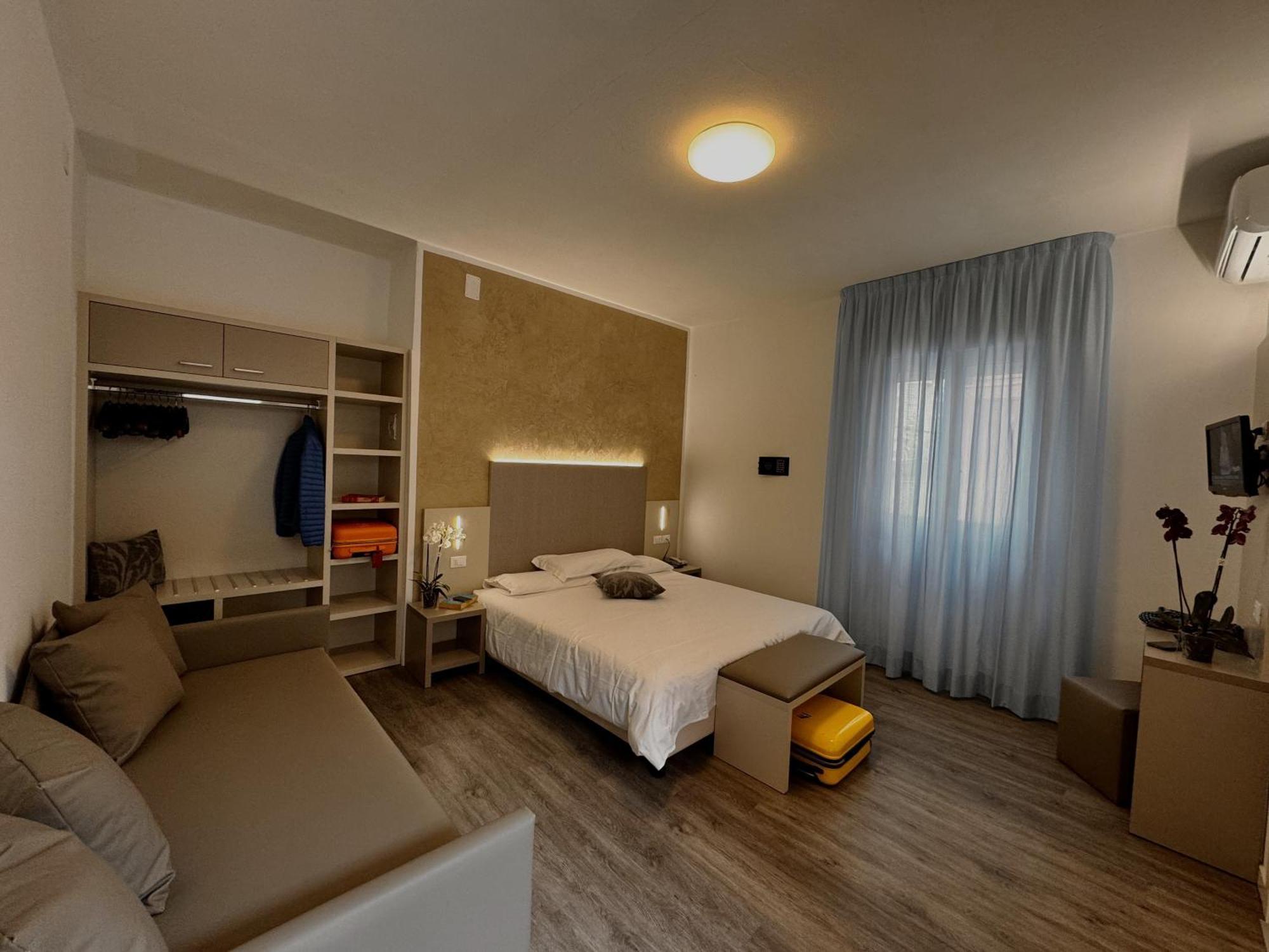 Hotel Etna Каорле Екстериор снимка