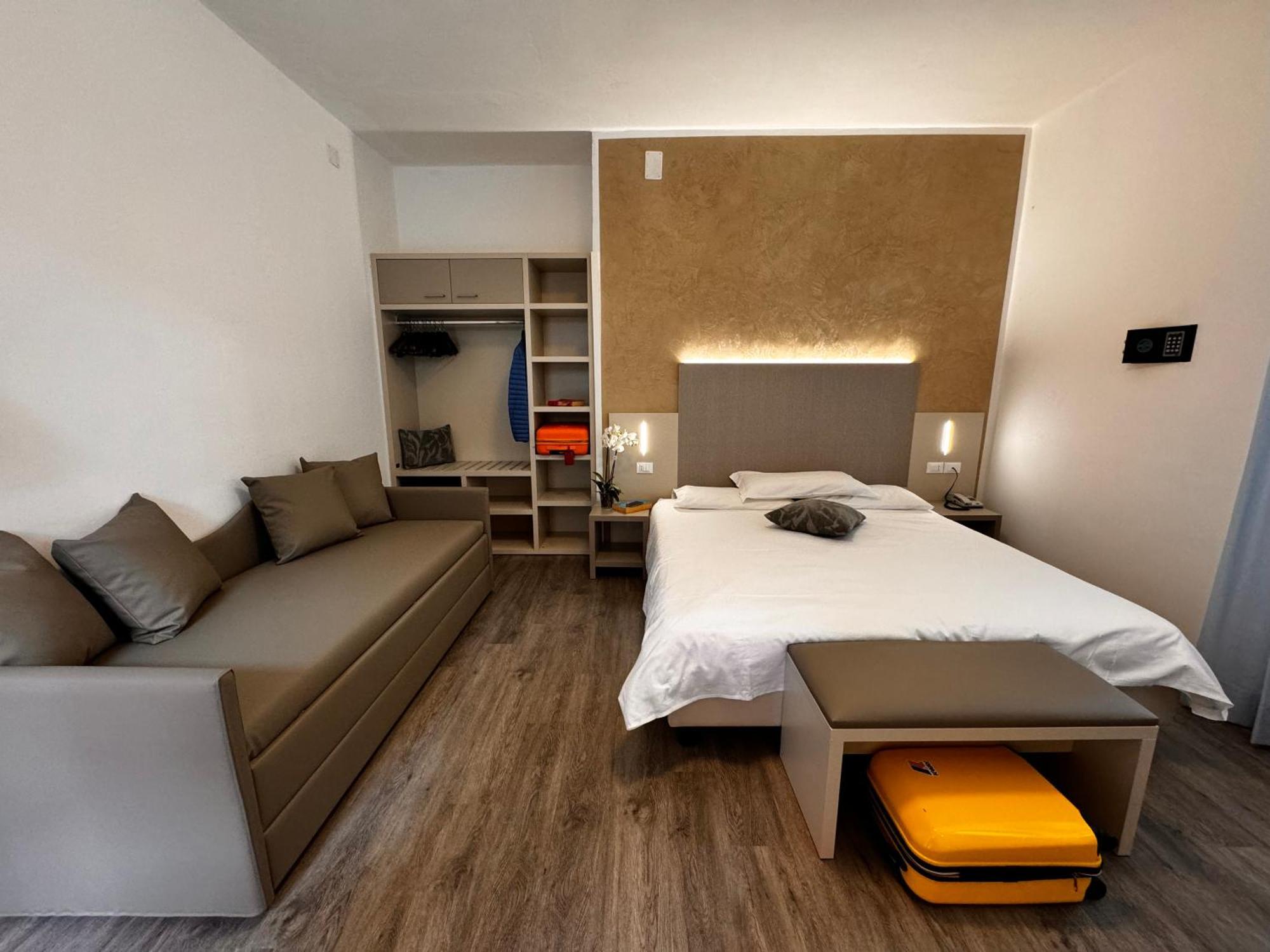 Hotel Etna Каорле Екстериор снимка